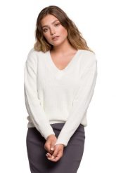 Klasyczny Sweter z Dekoltem w Szpic - Ecru. Brązowe swetry klasyczne damskie MOE, l, z materiału, bez kołnierzyka. Za 208.90 zł.