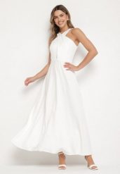 Biała Rozkloszowana Sukienka z Wiskozą i Dekoltem Typu Halter Dolienna. Białe sukienki damskie Born2be, bez wzorów, z wiskozy, eleganckie, bez ramiączek. W wyprzedaży za 84.99 zł.