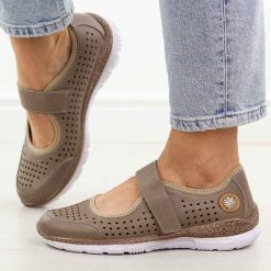 C.Beżowe vizon skórzane półbuty damskie T.Sokolski 2922. Brązowe półbuty damskie Sokolski, na jesień, bez wzorów, z jeansu, z okrągłym noskiem, bez obcasa, na płaskiej podeszwie, bez zapięcia. Za 319.00 zł.