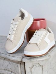 Bellucci Sneakersy w kolorze beżowo-białym rozmiar: 36. Białe obuwie sportowe damskie Bellucci, bez zapięcia. Za 92.42 zł.