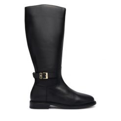 Kozaki Tommy Hilfiger. Czarne kozaki damskie Tommy Hilfiger, bez obcasa, bez zapięcia. Za 949.99 zł.