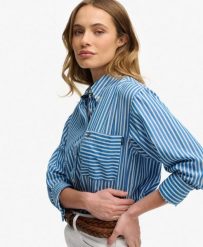 Superdry Koszula Poplin Relaxed damska z długim rękawem z bawełny organicznej. Niebieskie koszule damskie Superdry, bez wzorów, z bawełny, klasyczne, bez kołnierzyka, bez ramiączek. Za 296.85 zł.