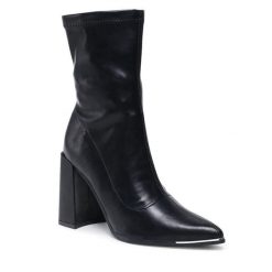 Botki DeeZee. Czarne botki damskie DeeZee, bez obcasa, na słupku, bez zapięcia. Za 159.99 zł.