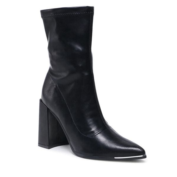 Botki DeeZee. Czarne botki damskie DeeZee, bez obcasa, na słupku, bez zapięcia. Za 159.99 zł.