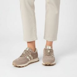 Sneakersy damskie S.Barski, sportowy fason niska cholewka sznurowane dopasowanie miękka wkładka elastyczna podeszwa amortyzująca lekka konstrukcja, b. Brązowe obuwie sportowe damskie S.BARSKI, przed kostkę, bez zapięcia. Za 229.00 zł.