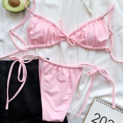 Bikini wiązane na plażę i do pływania Kamillah. Czerwone bikini Intica, bez wzorów, z materiału. Za 119.00 zł.