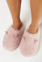 Różowe Kapcie z Futerkiem Paulenea. Czerwone kapcie damskie Born2be. Za 19.99 zł.