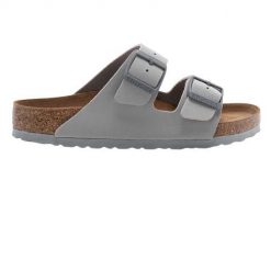 Klapki dla dorosłych Birkenstock Arizona Stone Coin. Szare klapki damskie Birkenstock, bez wzorów, z materiału, bez obcasa, bez zapięcia. Za 458.00 zł.
