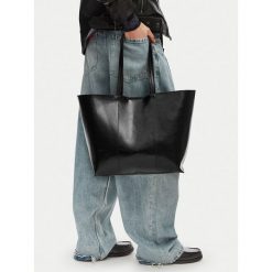 Torebka JENNY. Czarne shopper bag Jenny, bez wzorów, bez dodatków. Za 139.99 zł.