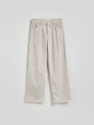 Jeansy wide leg w paski - biały. Białe jeansy damskie Reserved. W wyprzedaży za 59.99 zł.