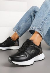 Czarne Sneakersy z Trójkątną Aplikacją i Perforacją Sennevia. Czarne obuwie sportowe damskie Born2be, z dresówki, bez zapięcia. Za 109.99 zł.
