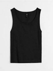 Prążkowana koszulka na ramiączkach - czarny. Czarne koszulki damskie Sinsay, l, bez wzorów, prążkowane, bez kołnierzyka, bez ramiączek. Za 9.99 zł.
