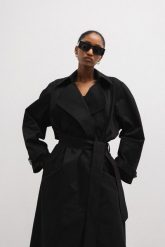 Klasyczny bawełniany trencz w kolorze BLACK MAGIC -VENICE-S/M. Czarne płaszcze damskie Marsala, m, bez wzorów, z bawełny, bez kaptura. Za 1,299.90 zł.