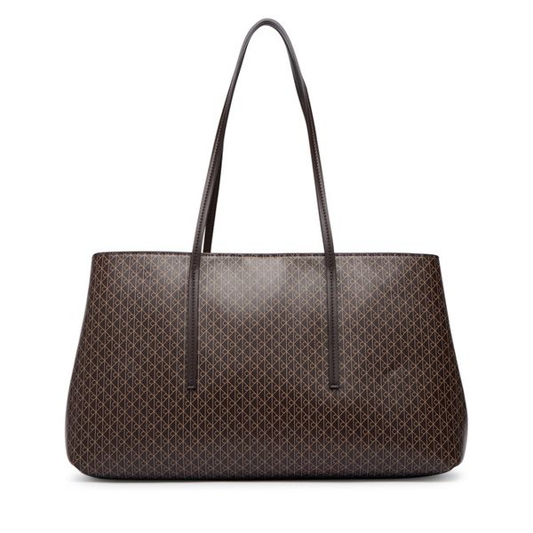Torebka Calvin Klein. Brązowe torebki klasyczne damskie Calvin Klein, bez dodatków. Za 649.99 zł.