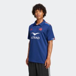 Koszulka do rugby replika ADIDAS Francuska Reprezentacja XV de France 24/25. Bluzki damskie Adidas, l, bez wzorów, z materiału, bez kołnierzyka, bez ramiączek. Za 399.99 zł.