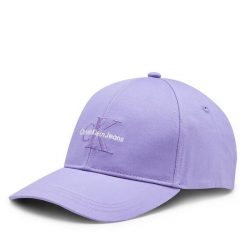 Czapka z daszkiem Calvin Klein. Fioletowe czapki z daszkiem damskie Calvin Klein, bez wzorów. Za 99.99 zł.