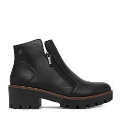 Botki Rieker. Czarne botki damskie Rieker, bez obcasa, na płaskiej podeszwie, bez zapięcia. Za 429.99 zł.