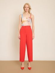 BGN Spodnie w kolorze czerwonym rozmiar: 34. Czerwone spodnie materiałowe damskie BGN, bez wzorów, z materiału. Za 121.99 zł.