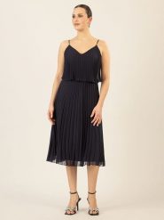 APART Sukienka w kolorze granatowym rozmiar: 46. Niebieskie sukienki damskie Apart, bez wzorów, bez ramiączek. Za 217.99 zł.