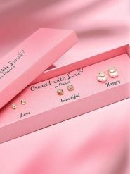 Created with Love 3-częściowy zestaw kolczyków-wkrętek "Angelic" z cyrkoniami rozmiar: onesize. Białe kolczyki damskie Created with Love, z cyrkonią, z mosiądzu. Za 56.99 zł.