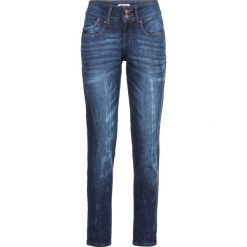 Dżinsy Mom Mid Waist. Niebieskie jeansy damskie bonprix. Za 129.99 zł.
