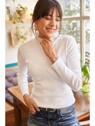 Olalook Sweter w kolorze białym rozmiar: onesize. Białe swetry klasyczne damskie Olalook, z bawełny, bez kołnierzyka. Za 52.42 zł.