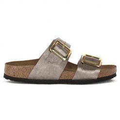 Klapki damskie Birkenstock Sydney. Żółte klapki damskie Birkenstock, bez wzorów, z materiału, bez obcasa, bez zapięcia. Za 666.00 zł.