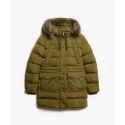 Kurtka puchowa o średniej długości z sztucznego futra damska Superdry. Zielone kurtki damskie Superdry, bez wzorów, z puchu, bez kaptura. W wyprzedaży za 694.05 zł.