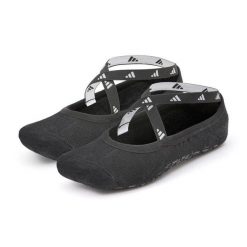 Skarpety do jogi i pilatesu Adidas Yoga Socks. Czarne skarpetki damskie Adidas, bez wzorów. Za 54.60 zł.