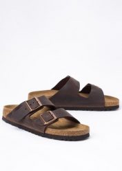 Klapki damskie brązowe BIRKENSTOCK ARIZONA LEO. Brązowe klapki damskie Birkenstock, bez wzorów, bez obcasa, bez zapięcia. Za 399.99 zł.