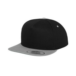Klasyczna 5panelowa Czapka Z Daszkiem. Czarne czapki z daszkiem damskie FLEXFIT, bez wzorów. Za 73.99 zł.