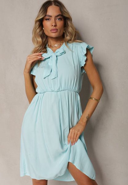 Jasnoniebieska Sukienka Rozkloszowana z Gumką w Talii i Wiązaniem przy Dekolcie Naque. Niebieskie sukienki damskie Renee, bez wzorów, z bawełny, biznesowe, bez ramiączek. Za 39.99 zł.