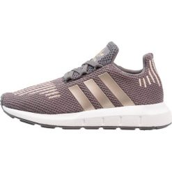 Adidas Originals SWIFT RUN Tenisówki i Trampki grey five/copper metallic/footwear white. Szare buty sportowe dziewczęce Adidas Originals, z materiału. Za 249.00 zł.