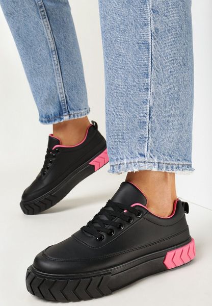 Czarne Sneakersy na Platformie z Łańcuszkiem Jaolisa. Czarne obuwie sportowe damskie Born2be, bez zapięcia. Za 29.99 zł.