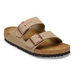 Klapki Birkenstock Arizona skóra olejowana 0352201. Brązowe klapki damskie Birkenstock, bez wzorów, z materiału, bez obcasa, bez zapięcia. Za 409.00 zł.
