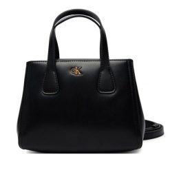 Torebka Calvin Klein. Czarne torebki klasyczne damskie Calvin Klein, bez dodatków. Za 529.99 zł.