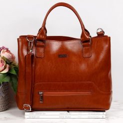 Skórzana torebka damska DAN-A T449 camel. Brązowe torebki klasyczne damskie ze skóry, bez dodatków. Za 399.99 zł.