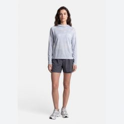 Damska bluza z kapturem Endura Alltrack Roam BIAŁA. Białe bluzy damskie ENDURA, m, bez wzorów, z materiału, z kapturem. Za 493.00 zł.