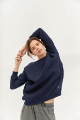 Bluza do jogi Moonholi Cozy AF Oversize Sweatshirt z bawełnianej dzianiny. Niebieskie bluzy damskie MOONHOLI, na lato, m, bez wzorów, z bawełny, bez kaptura. Za 329.00 zł.