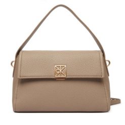 Torebka Calvin Klein. Brązowe torebki klasyczne damskie Calvin Klein, bez dodatków. Za 569.99 zł.