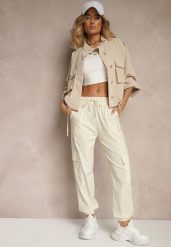 Jasnobeżowe Spodnie z Wiskozą Cargo High Waist Arrioelle. Brązowe spodnie materiałowe damskie Renee, bez wzorów, z jeansu. Za 49.99 zł.