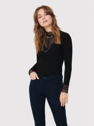 ONLY Bluzka Tilde 15207788 Czarny Regular Fit. Czarne bluzki damskie Only, l, bez wzorów, z wiskozy, bez kołnierzyka, bez ramiączek. Za 99.99 zł.