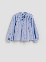 Koszula z ażurowym wzorem - jasnoniebieski. Niebieskie koszule damskie Reserved, l, w ażurowe wzory, z bawełny, bez kołnierzyka, bez ramiączek. Za 119.99 zł.