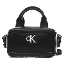 Torebka Calvin Klein. Czarne torebki klasyczne damskie Calvin Klein, bez dodatków. Za 369.99 zł.
