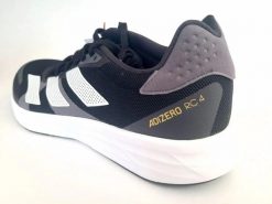 Damskie buty do biegania lekka konstrukcja ADIZERO RC 4 SHOES. Czarne obuwie trekkingowe damskie Adidas, z gumy, bez zapięcia. Za 428.45 zł.