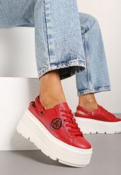 Czerwone Sneakersy Vices na Grubej Tłoczonej Podeszwie z Paskiem na Pięcie i Metaliczną Ozdobą Zenfedi. Czerwone obuwie sportowe damskie Born2be, z jeansu, bez zapięcia. Za 109.99 zł.