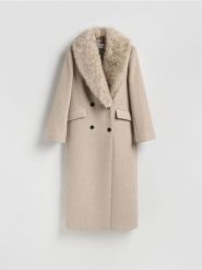 Płaszcz z dodatkiem wełny - beżowy. Brązowe płaszcze damskie Reserved, l, bez wzorów, z tkaniny, bez kaptura. Za 399.99 zł.