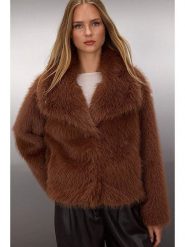 Trendyol Kurtka pluszowa w kolorze brązowym rozmiar: S. Brązowe kurtki damskie Trendyol, s, bez wzorów, bez kaptura. Za 122.38 zł.