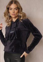 Granatowa Ocieplona Bluza Welurowa o Fasonie Kangurki z Napisem Meluia. Niebieskie bluzy damskie Renee, l, z aplikacjami, z polaru, z kapturem. Za 99.99 zł.
