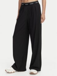 Guess Spodnie dresowe V6GB08 W1771 Czarny Relaxed Fit. Czarne spodnie dresowe damskie Guess, xxs, z aplikacjami, z dresówki. Za 344.99 zł.